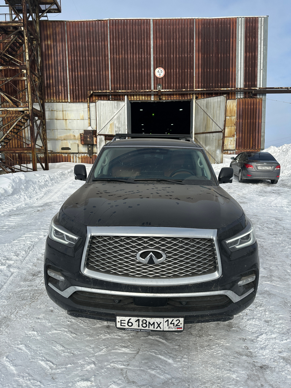 Infiniti QX80 LUXE SENSORY ProACTIVE 8 Seater ( 405 hp)