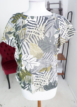 Блузка Калинка для летнего образа, визуально на 46 размер