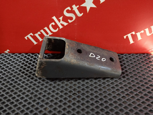 Кронштейн амортизатора переднего