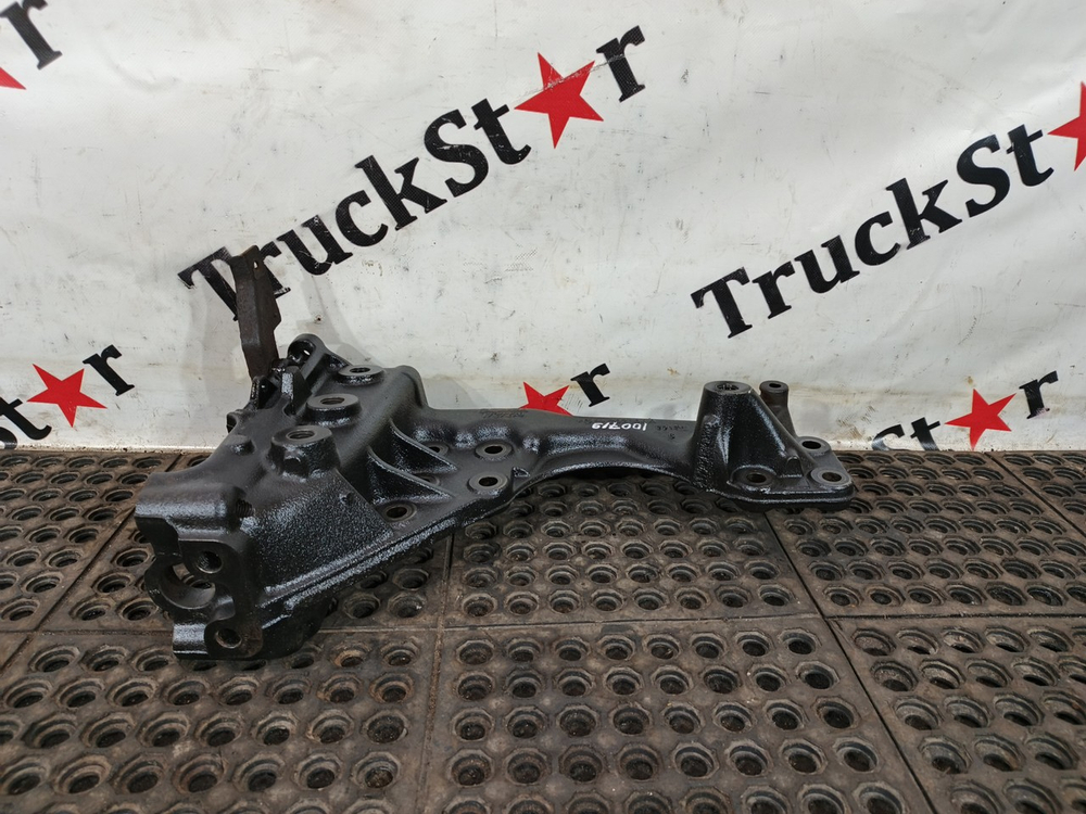 Кронштейн переднего бампера левый