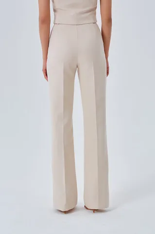 Брюки костюмные прямые бежевого цвета