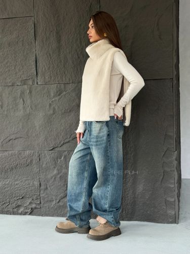 Светло-бежевая манишка из эко-меха