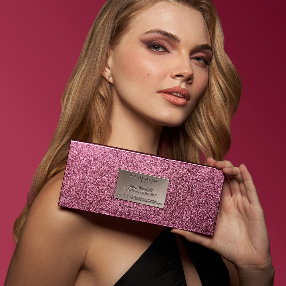 Danessa Myricks Beauty Groundwork - Палетка многофункциональная для лица оттенок Blooming Romance, 26 g