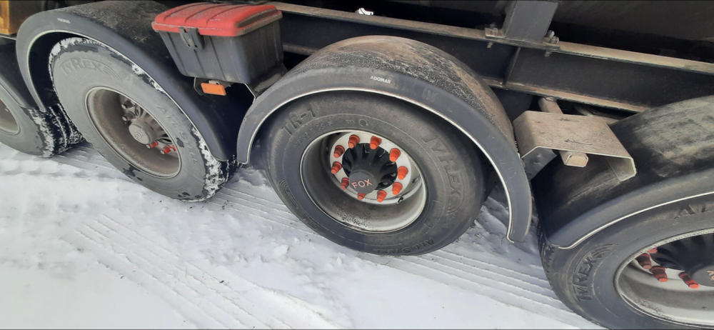 FoxTank 8777 Полуприцеп цистерна 877721 (светлые нефтепродукты)