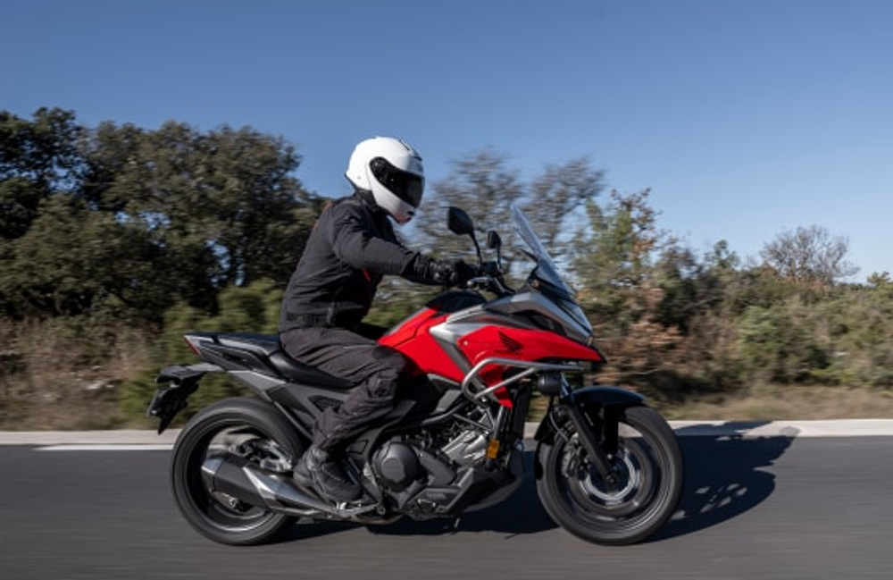 Мотоцикл Honda NC750XDS J красный