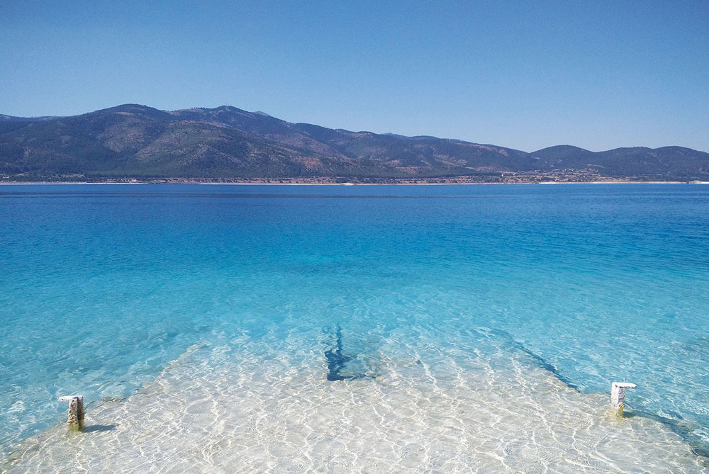 Поля дамасской розы и озеро Салда
