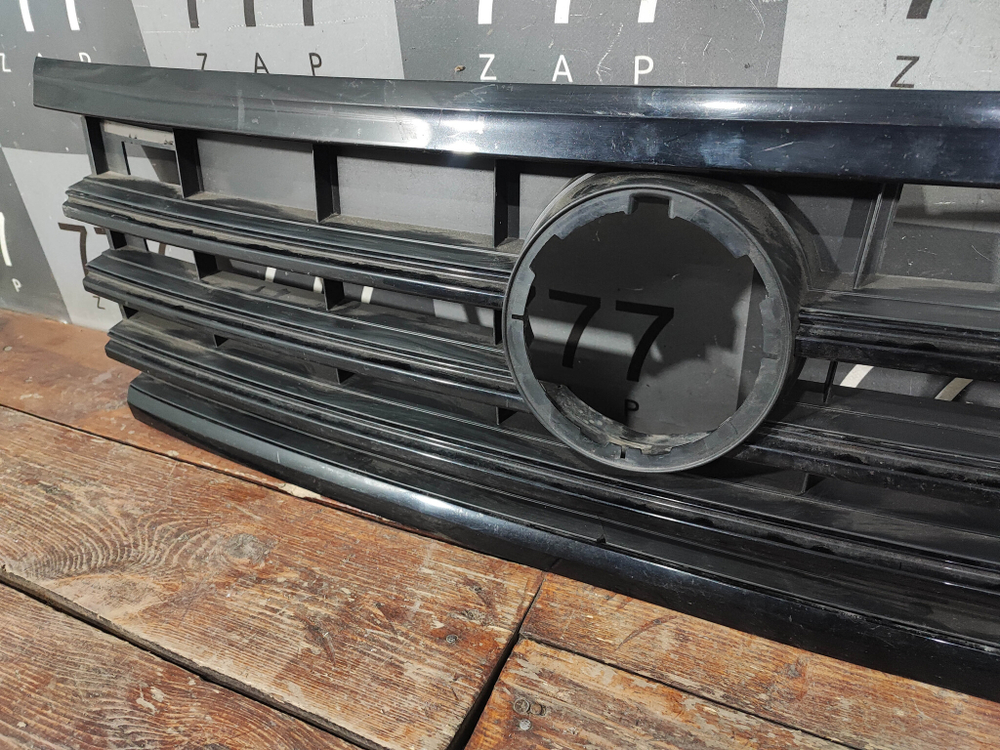 Решетка радиатора Volkswagen Touareg 3 18-нв Б/У Оригинал 760853651JBUS