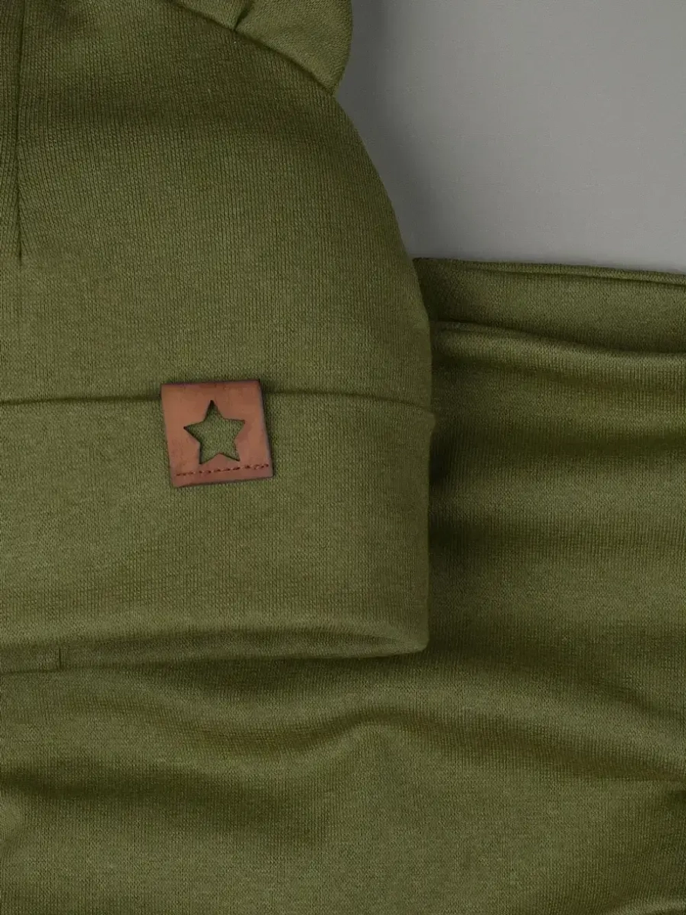 Шапка с ушками осенняя и снуд для детей