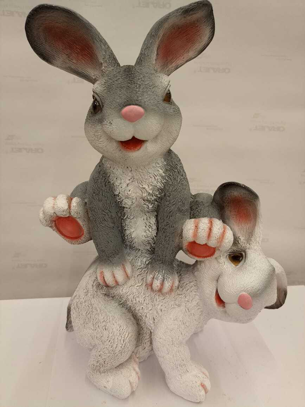 Зайцы играют