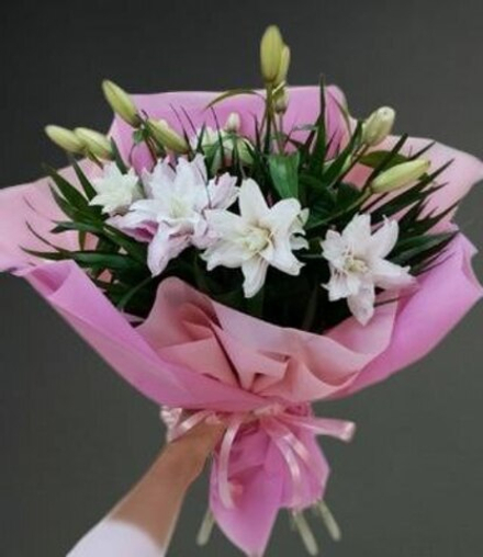 Букет пионовидных лилий