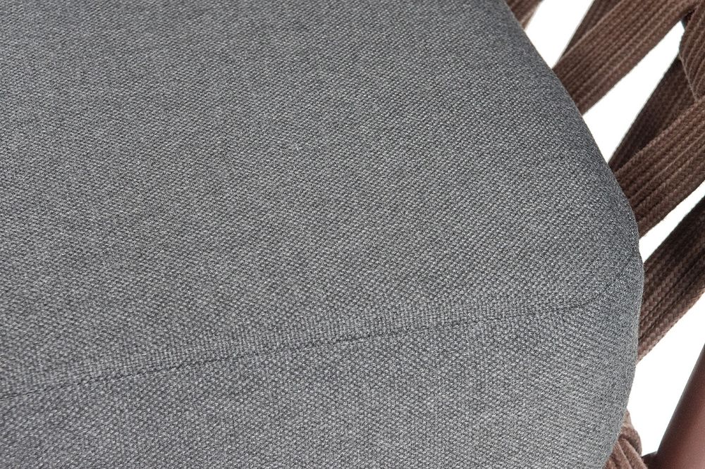 "Диего" кресло плетеное из роупа, каркас алюминий коричневый (RAL8016) муар, роуп коричневый круглый, ткань темно-серая 027