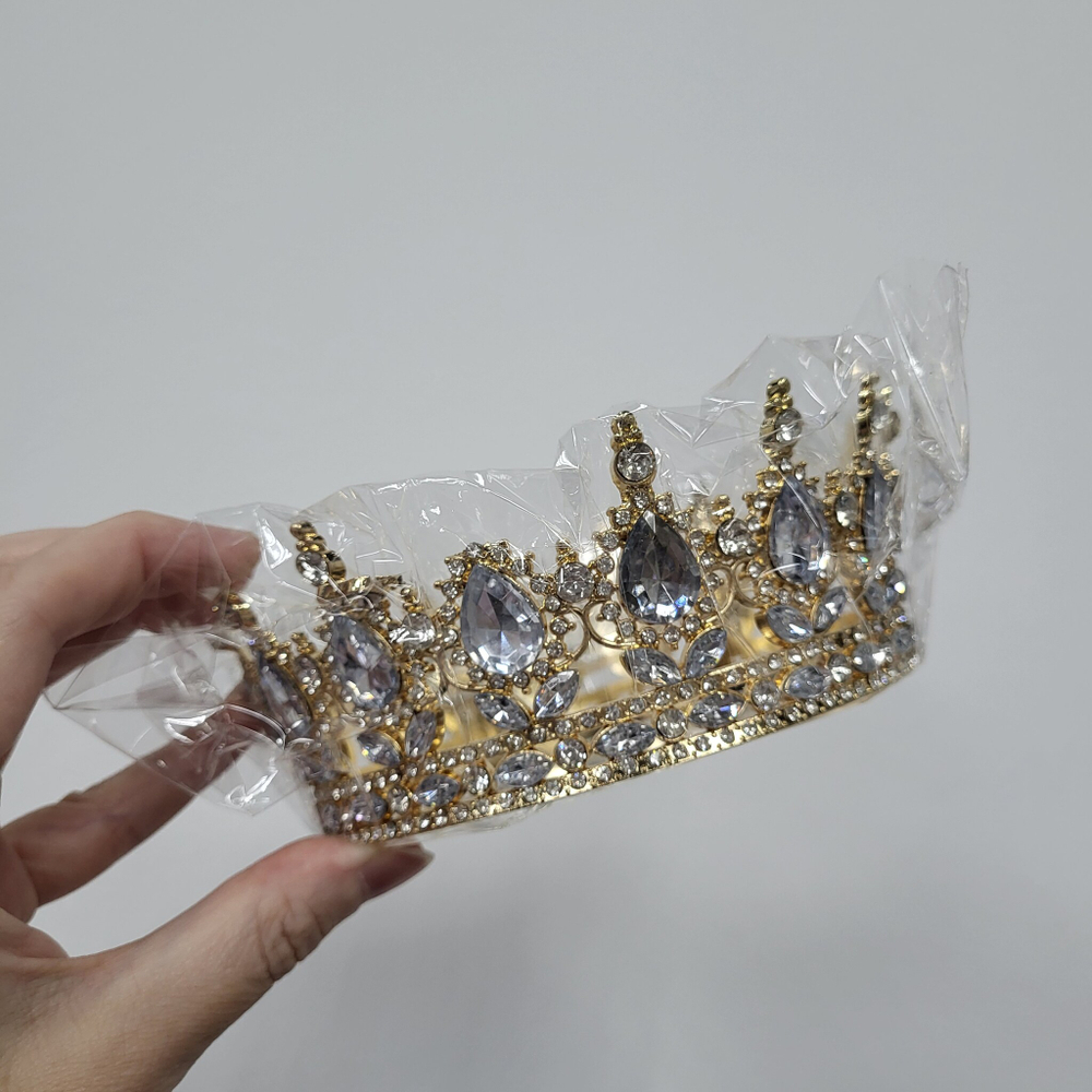  Корона Золотая Белые камни, диаметр низа 12,5 см