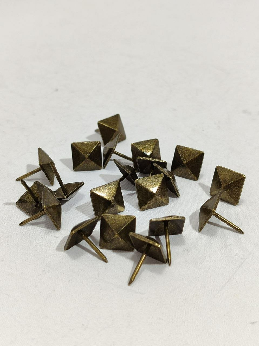 Декоративные гвоздики для мебели шл10х10мм-дл.гв.13мм/20шт