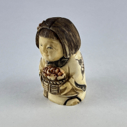 Статуэтка нэцкэ Женщина с корзиной цветов