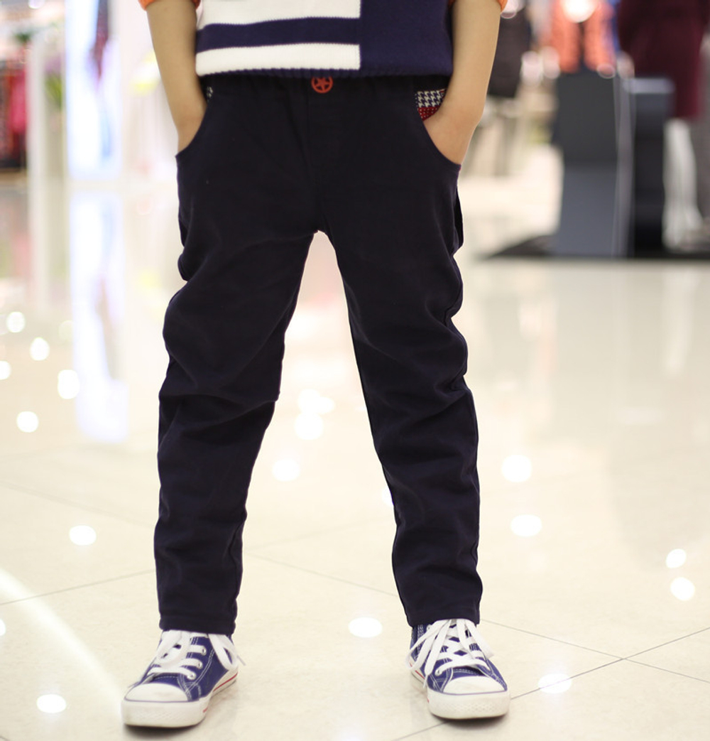 Брюки детские с контрастными вставками, вышивкой и аппликациями