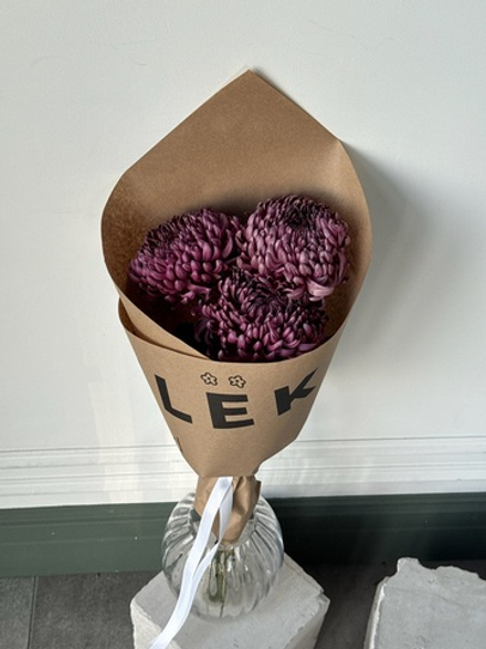 Кулек из одноголовой хризантемы