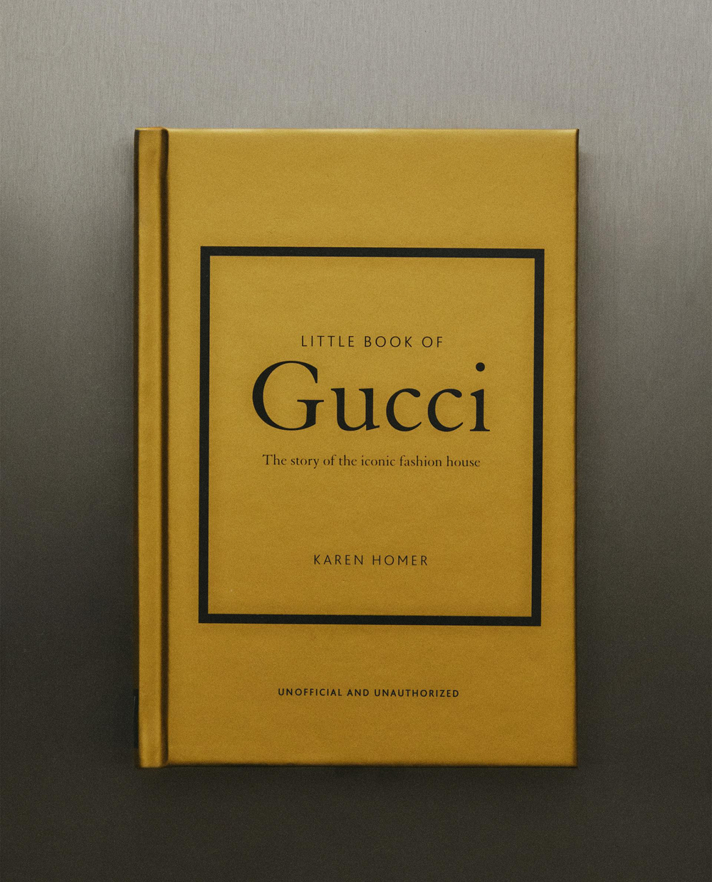 The Little Book of Gucci. Иллюстрированная книга о модном доме Gucci (на английском языке)