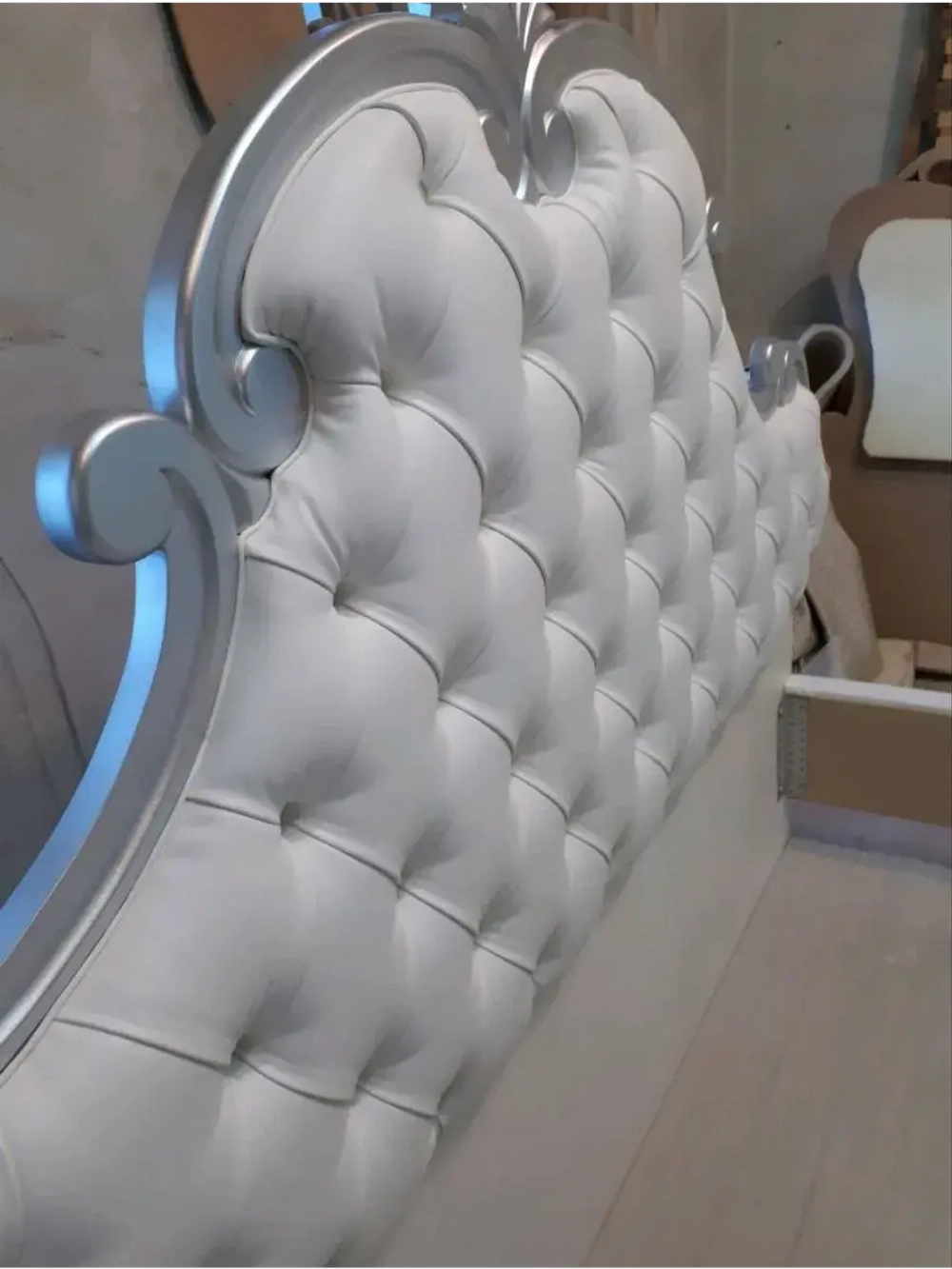 Пришивные стразы – для обивки мебели и творчества