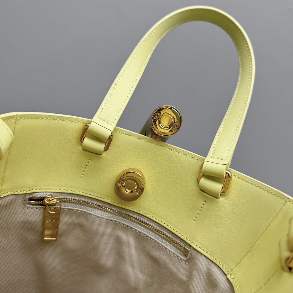 Jacquemus Small Bambola 24 cm