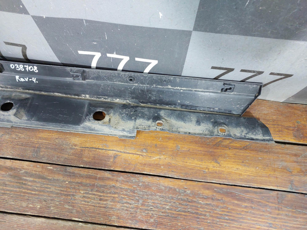 Накладка порога левого Toyota RAV4 V (XA50) 18-нв Б/У Оригинал 7586042030