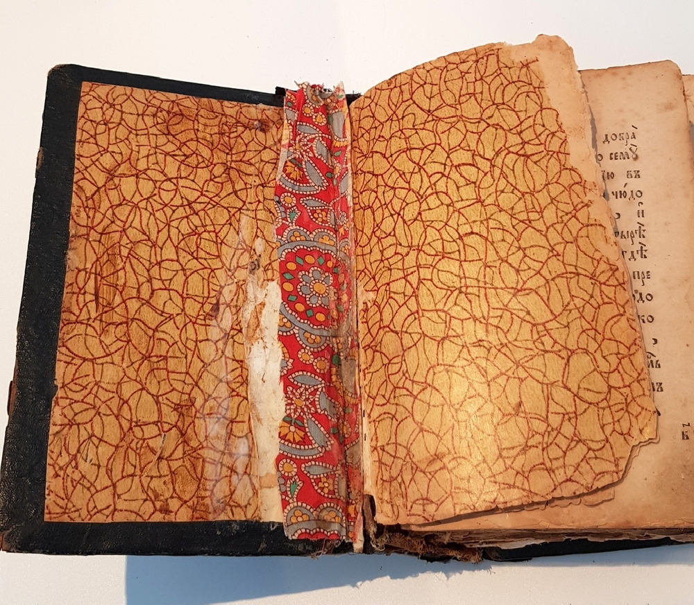 "Старинная церковная книга"