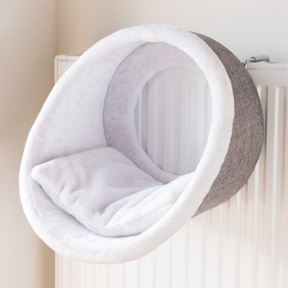 Лежак на батарею для кошек Trixie Cuddly Cave, размер 38x34см., белый / серый