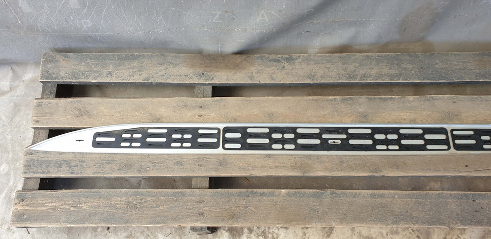 Накладка подножки левой Mercedes GLE (W166) 11-18 Б/У Оригинал A1666980348