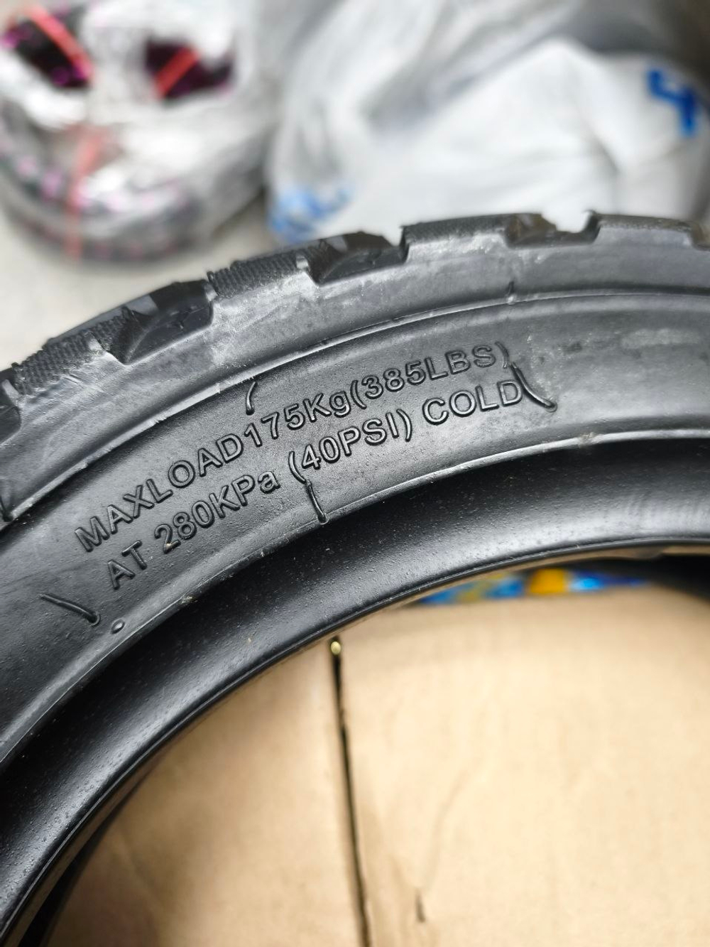 Покрышка бескамерная 3.0-10