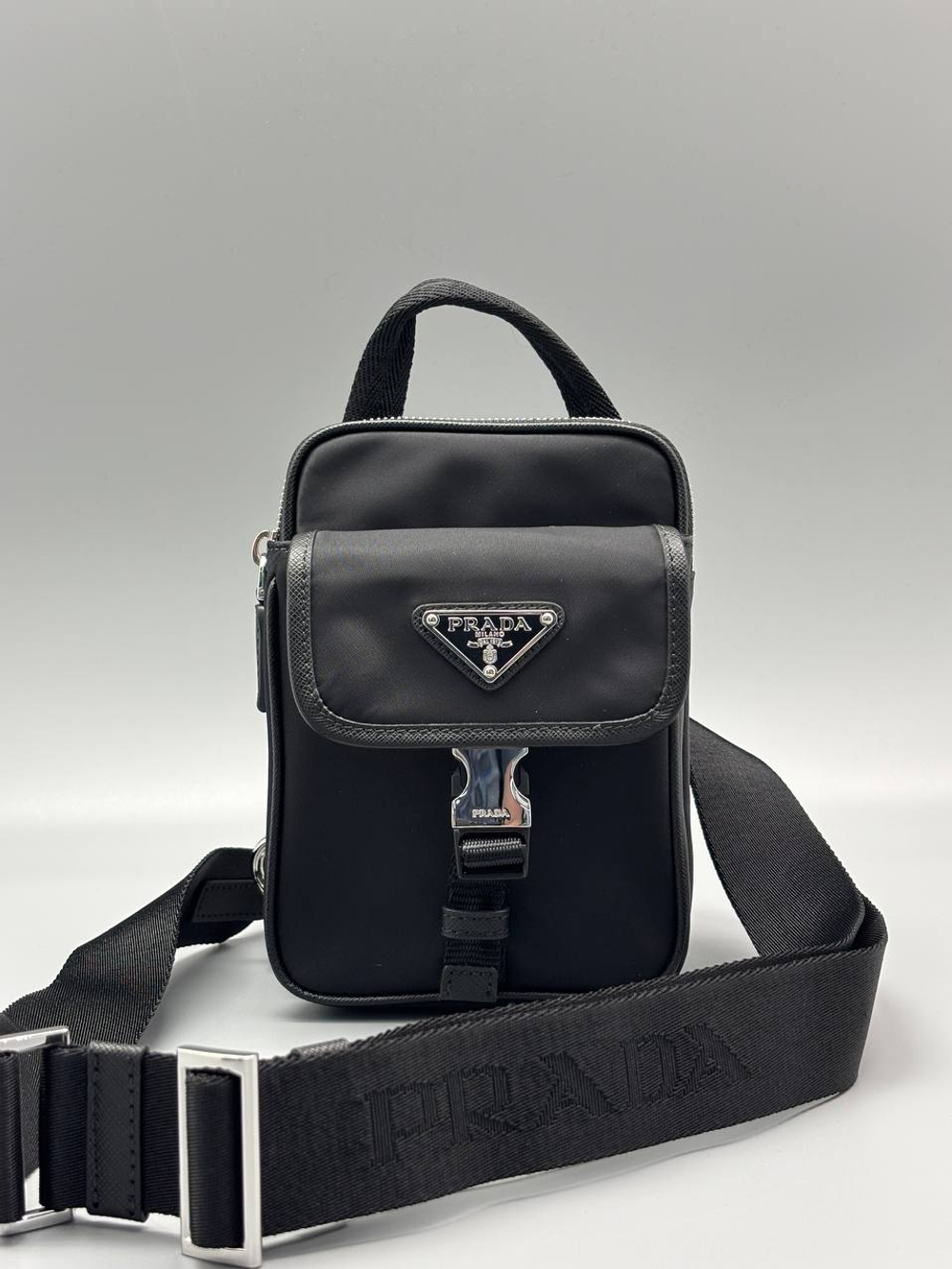 Сумка-мессенджер Prada