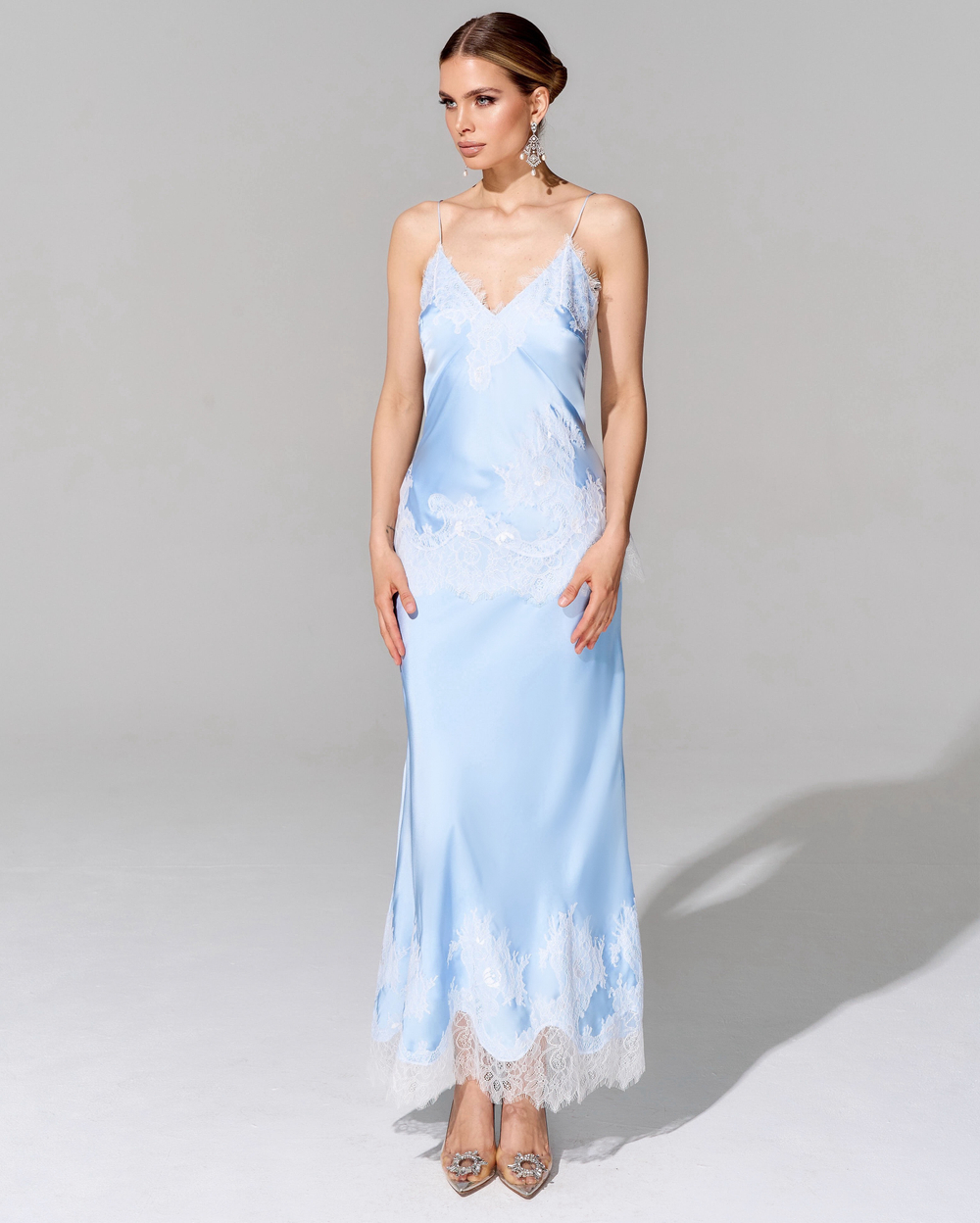 Топ с отделкой французским кружевом