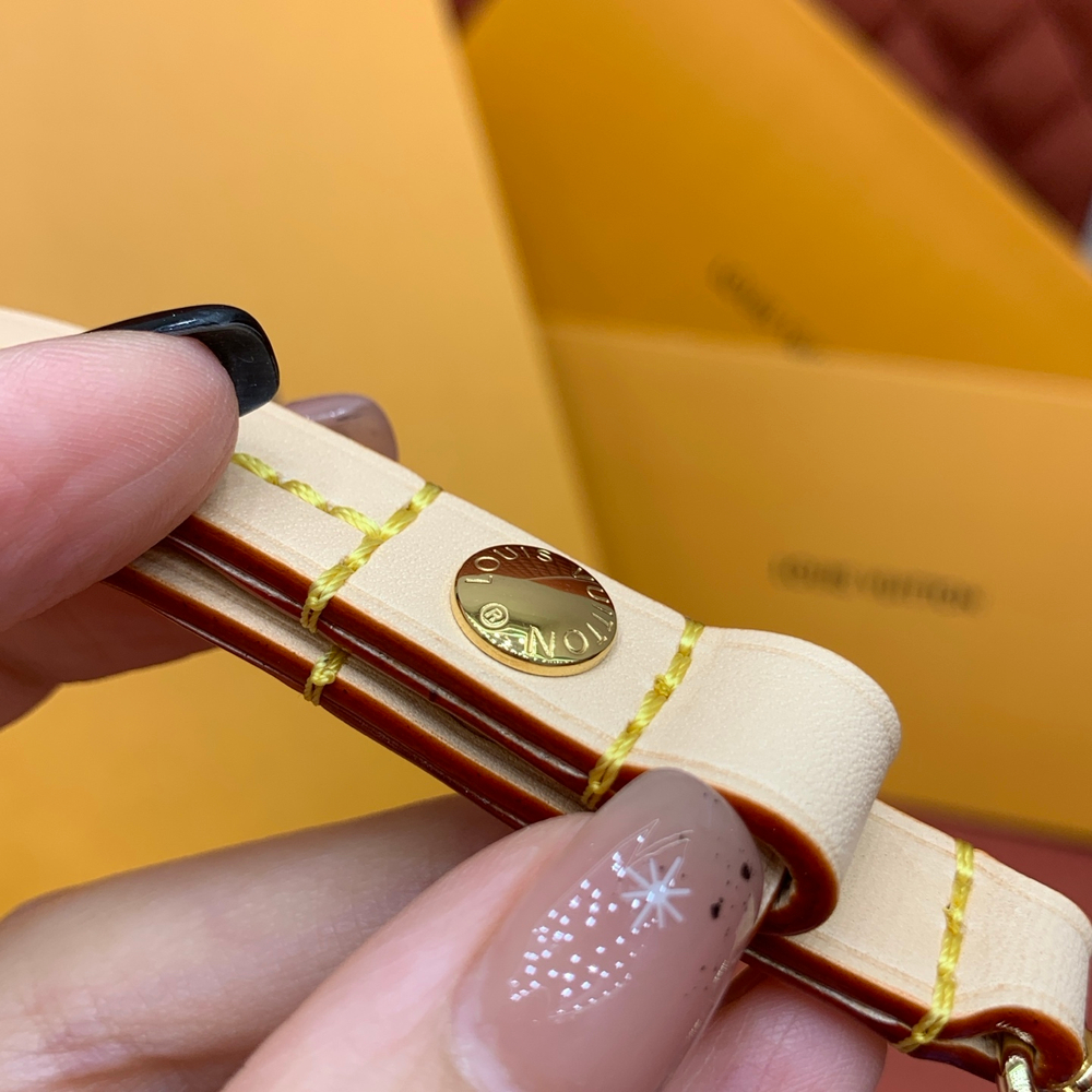 Louis Vuitton Pochette Valley