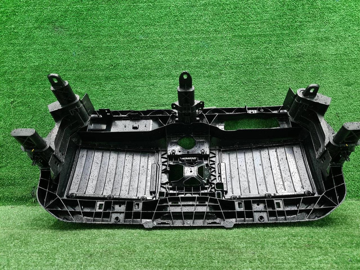 Воздуховод радиатора BMW I7 G70 (2022-н.в.)