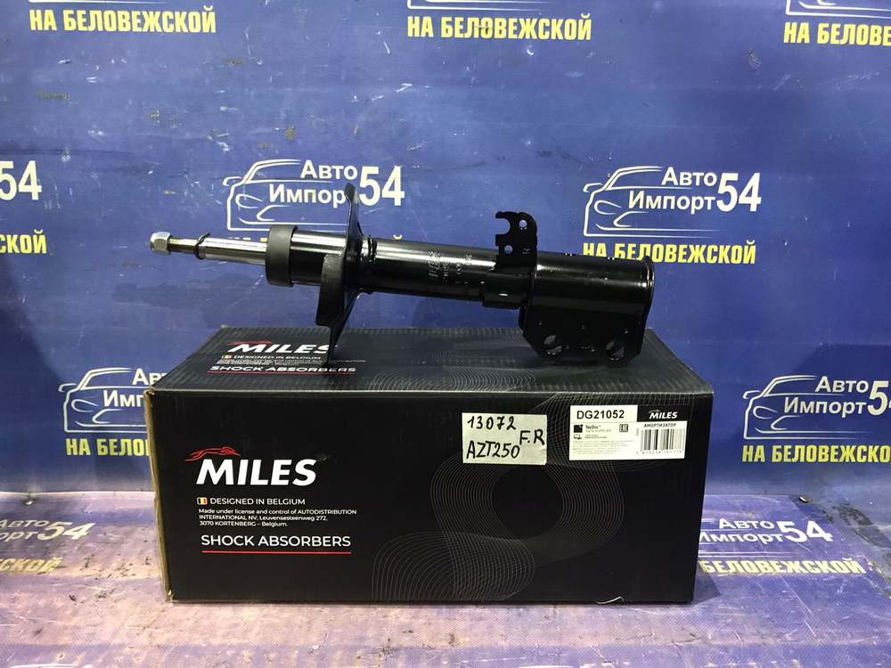 Стойка передняя правая TOYOTA AVENSIS 2003-2008