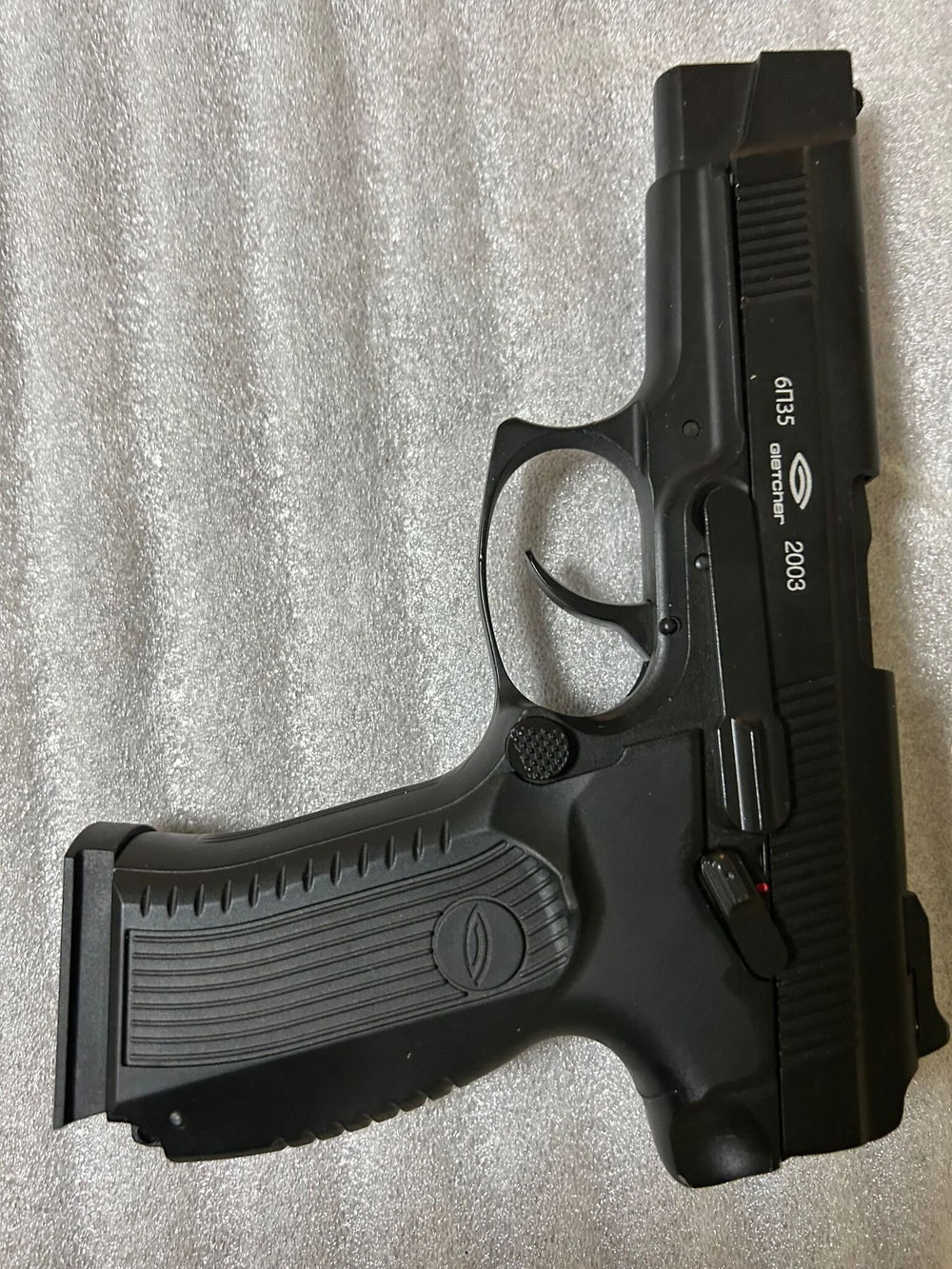 Страйкбольный пистолет