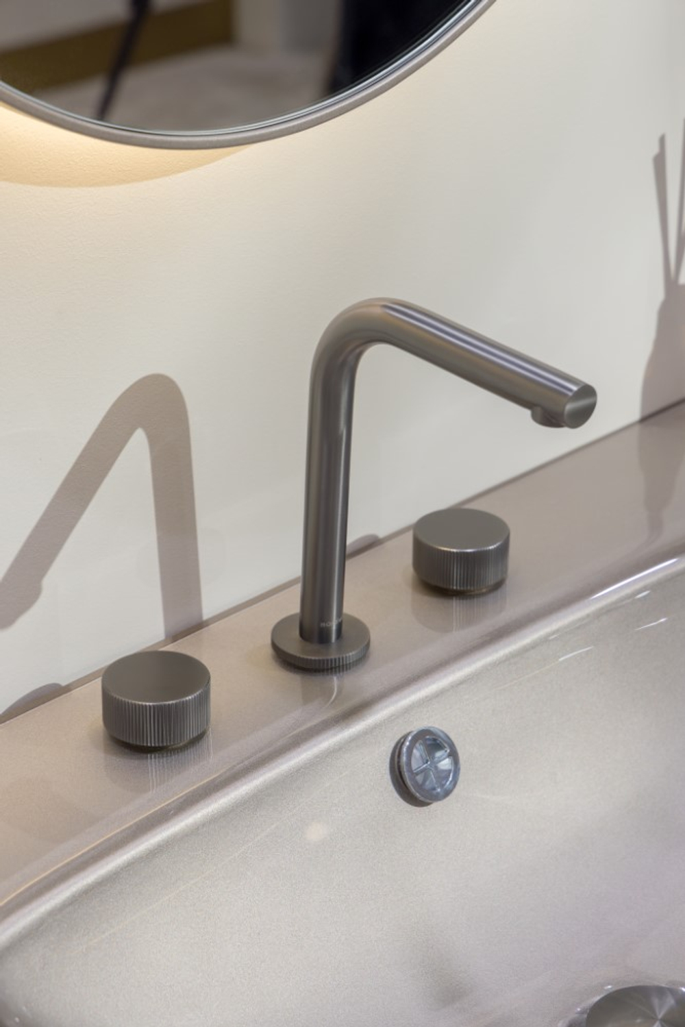 Смеситель на столешницу STICK LINEA на 3 отв. Gun Metal