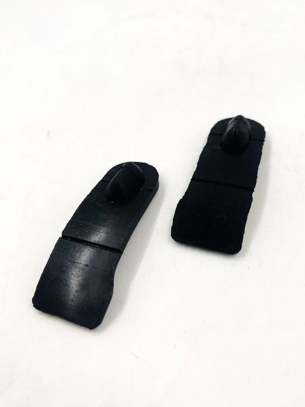 Отбойник капота ВАЗ 2121 Нива комплект 2 шт