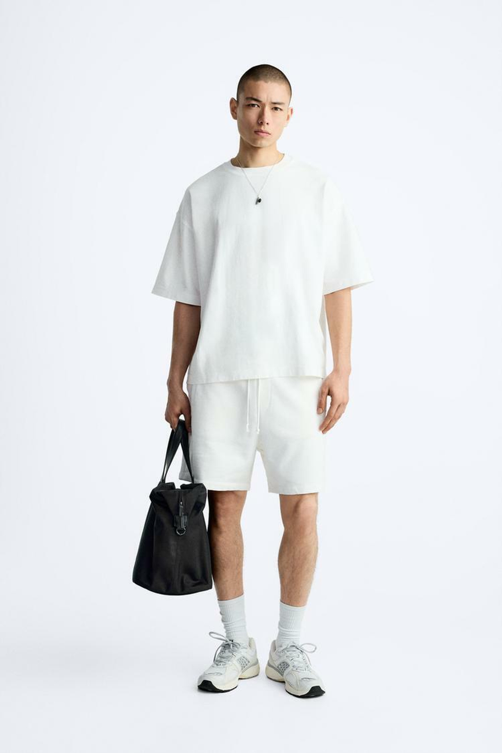 ZARA ФУТБОЛКА ГЕОМЕТРИЧЕСКОГО КРОЯ, ЖЕЛТОВАТО-БЕЛЫЙ