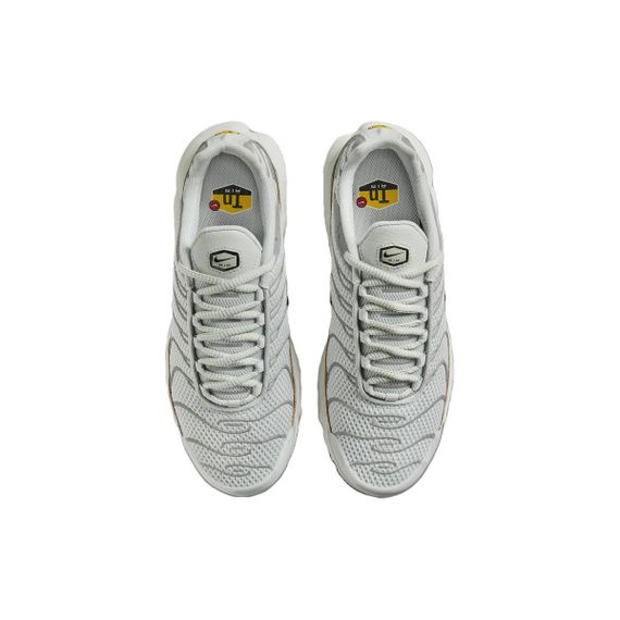 Кроссовки Nike Air Max Plus - это универсальный топ с Серым Женским