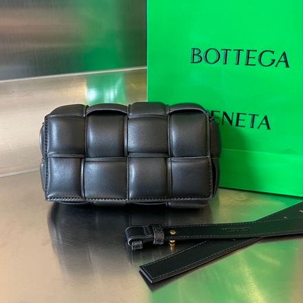 Bottega Veneta Mini Cassette 18 cm