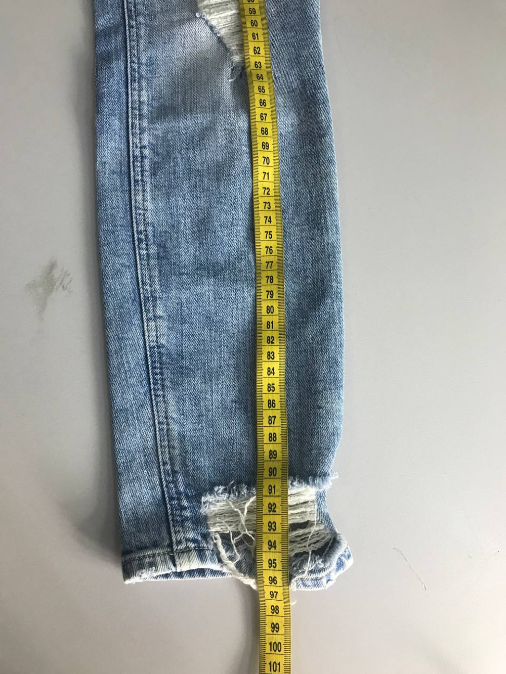 Джинсы Zara с порезами, маркировка 34, визуально на 40 размер