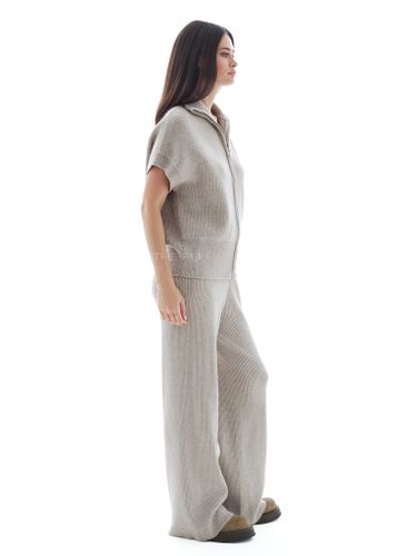 Бежевый трикотажный костюм с жилетом