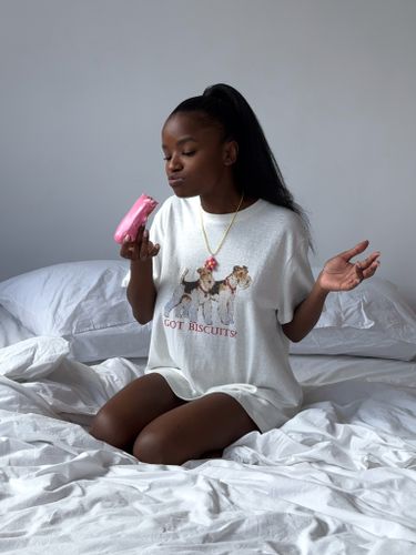 Белая хлопковая футболка Got Biscuits?