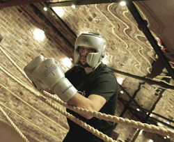 Шлем боксерский Clinch Undefeated Russian Team серебристый C162RT