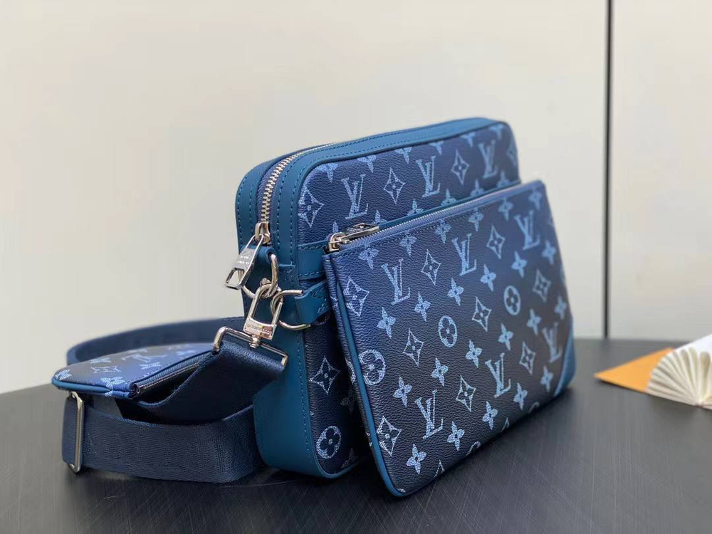 Сумка-мессенджер Louis Vuitton