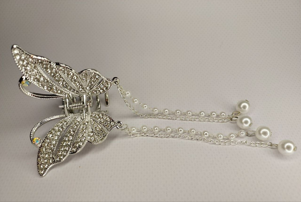 Блестящий краб заколка бабочка для волос. Универсальная.Металлическая. Модерн с  кисточками из страз. Цвет Золото