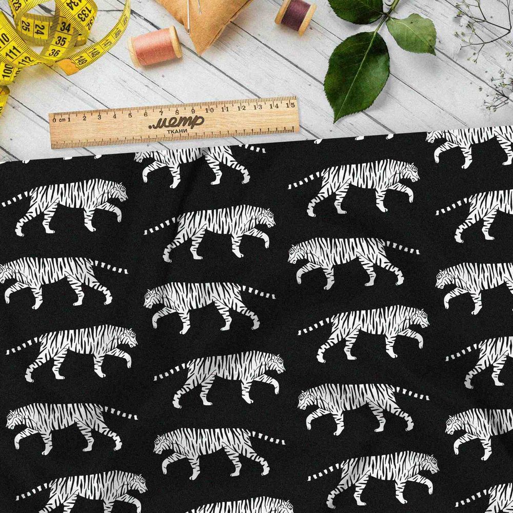 Ткань атлас белые тигры на черном фоне