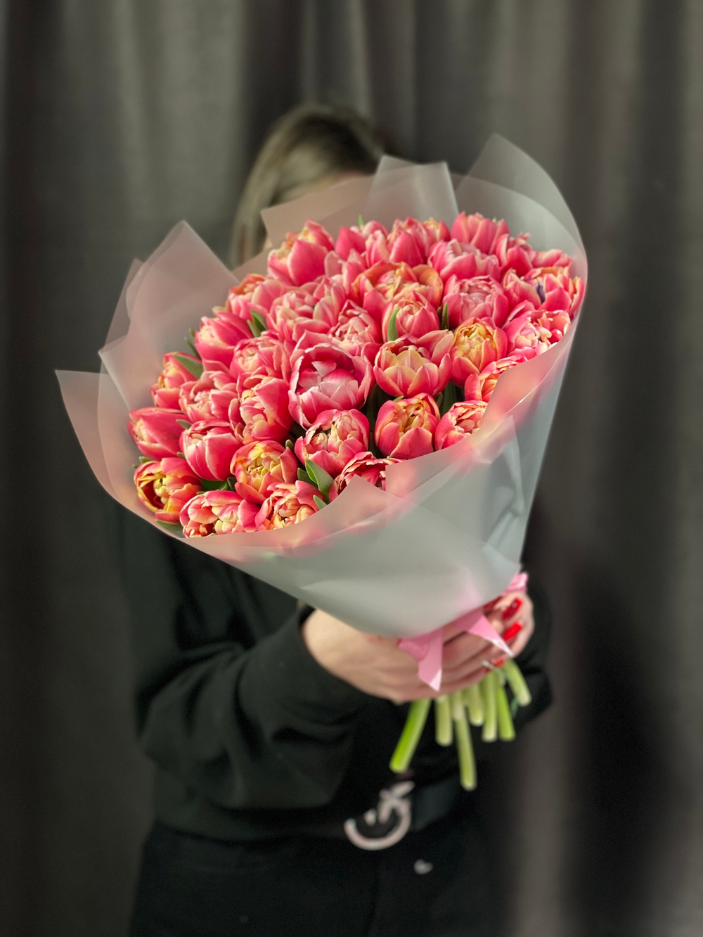 39 пионовидных тюльпанов