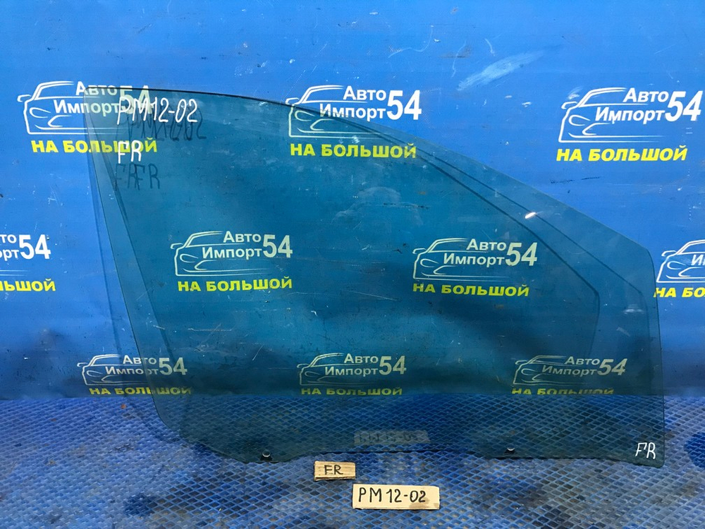 Стекло двери передней правой NISSAN LIBERTY 1999