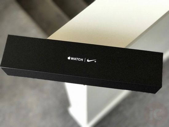 Умные часы Apple Watch Nike+ 38мм из алюминия цвета «серый космос», спортивный ремешок Nike MNYX2