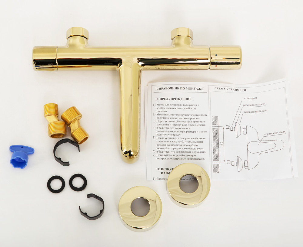 Смеситель для ванны и душа BelBagno UNO-VASM/DFS-ORO в комплекте с ручным душем, шлангом и держателем.